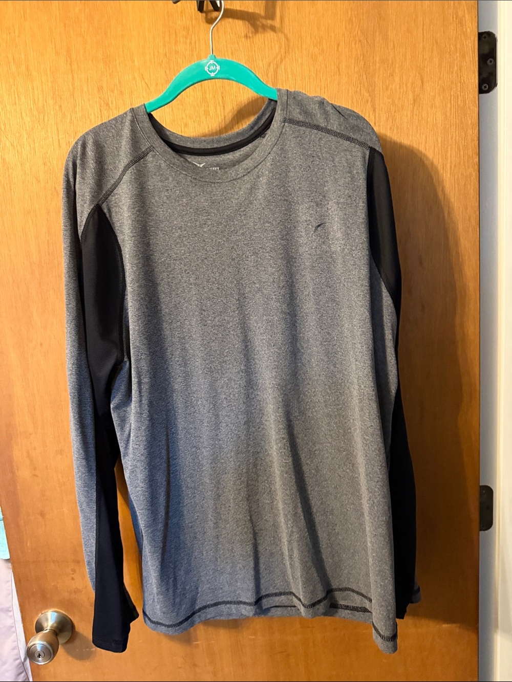 Old Navy Men’s Long-Sleeve Performance Tee - Heather Gray & Black